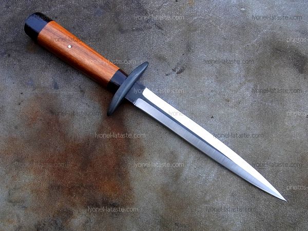 Couteau L.LATASTE manche en bois de fer avec lame en damas forgé.