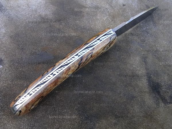 Couteau pliant L.LATASTE guillochage sur le dos du ressort et à l'intérieur, guillochage du dos de la lame.