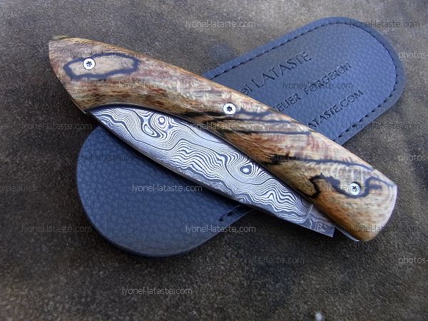 Couteau pliant L.LATASTE manche en tilleul échauffé et lame damas avec son étui de protection (fourreau de poche).