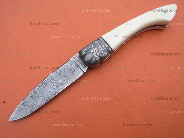Couteau pliant L.LATASTE manche en croute de corne de bélier et lame en damas forgé