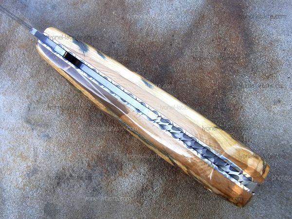 Couteau L.LATASTE ivoire de mammouth avec guillochage sur tout le tour intérieur des platines 