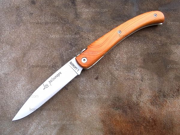 Couteau LOU PALOUMAYRE avec un manche en if.