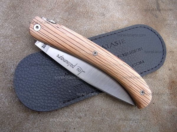 Couteau LOU PALOUMAYRE manche en chêne avec son étui de protection, (fourreau de poche).