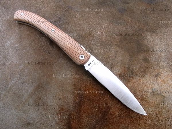 Couteau LOU PALOUMAYRE avec un manche en bouleau madré.