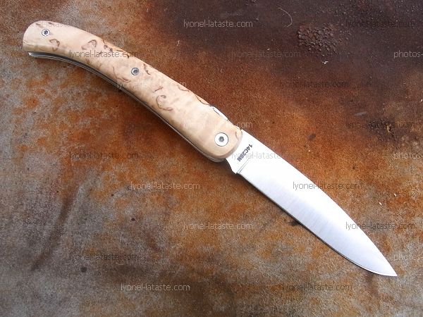 Couteau LOU PALOUMAYRE avec un manche en bouleau madré.