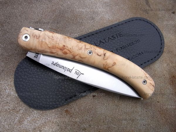Couteau LOU PALOUMAYRE manche en bouleau madré avec son étui de protection, (fourreau de poche).