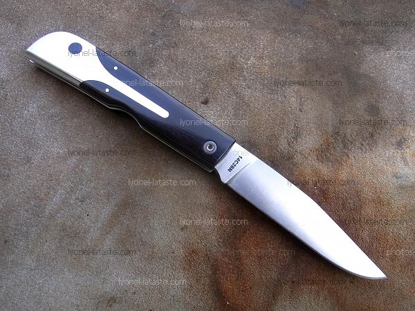 Couteau LE BECASSIER avec un manche en ébène.