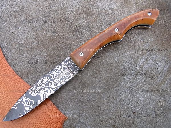 Couteau pliant Le Bazadais manche loupe de peuplier stabilisé avec lame damas