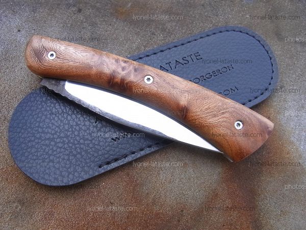 Couteau pliant Le GRAAL avec son étui de protection,(fourreau de poche).