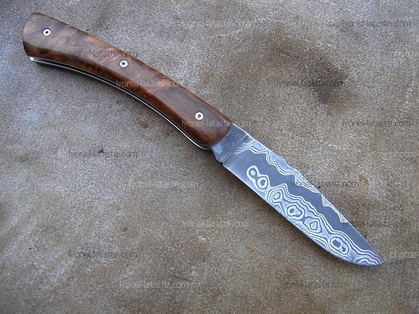 Couteau pliant Le GRAAL manche en bouleau teintée avec une lame en acier INOXYDABLE 14c28.