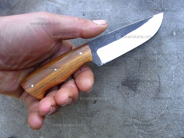 Couteau L.Lataste forgé, présentation tenue en main.