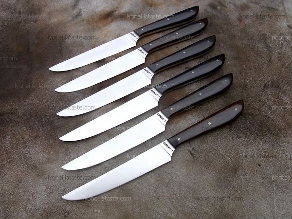 Couteaux de table L.LATASTE coffret manches en ébène avec lames en acier inoxydable.