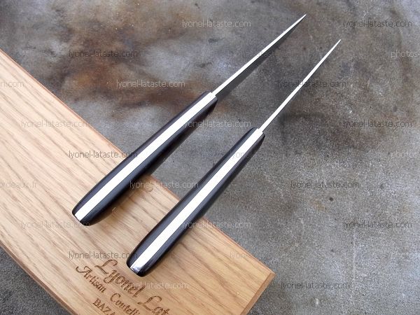 Couteaux de table L.LATASTE, présentation des deux guillochages différents.