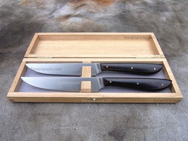 Couteaux de table L.LATASTE coffret 2 pièces avec manches en olivier.