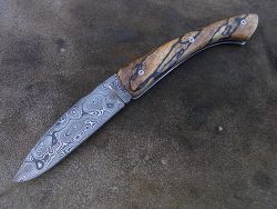 Couteau pliant L.LATASTE manche en tilleul échauffé avec une lame en damas forgé