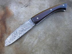 Couteau pliant L.LATASTE manche en ébène grenadille avec une lame en damas forgé