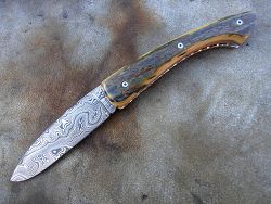 Couteau L.LATASTE manche croûte en d'ivoire de mammouth fossilisé et stabilisé avec lame en damas forgé motif gouttes d'eau