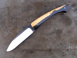 Couteau pliant L.LATASTE manche en très vieux acacia et lame en acier brut de forge OXYDABLE