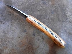 Couteau pliant L.LATASTE avec guillochage sur le dos du ressort et à l'intérieur. Guillochage du dos de la lame