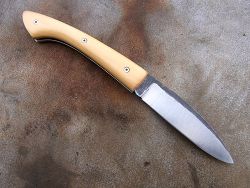 Couteau pliant L.LATASTE manche en buis, lame en acier xc75 brut de forge OXYDABLE.