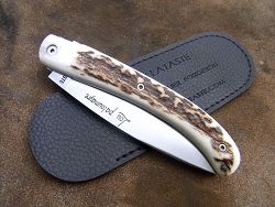 Couteau LOU PALOUMAYRE manche en bois de cerf avec son étui de protection, (fourreau de poche).