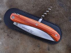 Couteau LOU PALOUMAYRE, manche en bois de rose et tire-bouchon avec son étui de protection, (fourreau de poche).