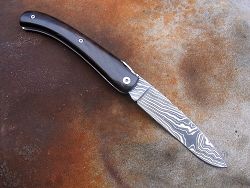 Etui de ceinture en cuir pour couteaux L.LATASTE, couteau BECASSIER, couteau LOU PALOUMAYRE, couteau Le GRAAL et  couteau LE BAZADAIS. 