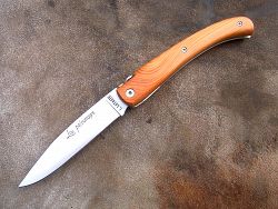 Couteau LOU PALOUMAYRE avec un manche en if.