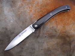 Couteau LOU PALOUMAYRE avec un manche en bois d'ébène grenadille (brun et veiné).