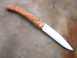 Couteau LOU PALOUMAYRE avec un manche en orme