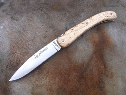 Couteau LOU PALOUMAYRE olivier avec tire-bouchon et sa palombe sur le ressort, tire-bouchon latéral noyé dans la ligne du couteau.