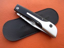 Couteau LE BACASSIER manche ébène avec son étui de protection, fourreau de poche.