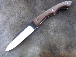 Couteau pliant Le Bazadais manche noyer et lame en acier, brut de forge.