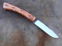 Couteau pliant Le GRAAL manche en os teinté avec une lame en acier INOXYDABLE 14c28.