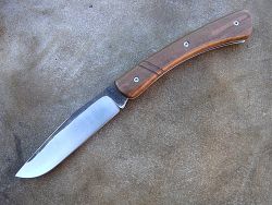 Couteau pliant Le GRAAL manche en os teinté avec une lame en acier INOXYDABLE 14c28.