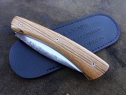 Couteau pliant Le GRAAL avec son étui de protection,(fourreau de poche).