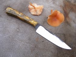 Couteau L.Lataste forgé manche loupe de bouleau avec lame en acier.