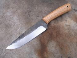 Couteau L.LATASTE manche en noyer avec lame en acier forgé.