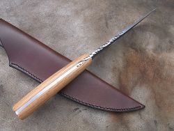 Couteau L.LATASTE manche noyer avec lame en acier forgé, guillochage et volute volute forgée.