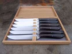 Couteaux de table L.LATASTE coffret 6 pièces avec manches en olivier.