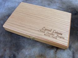 Couteaux de table L.LATASTE, présentation du coffret en chêne.