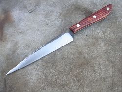 Couteau lame lancette forgé manche en padouk avec lame en acier carbone.
