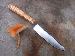 Couteau à huitre en os teinté avec lame damas.