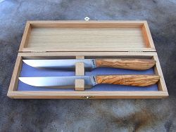Couteaux de table L.LATASTE manches en olivier coffret 2 pièces.