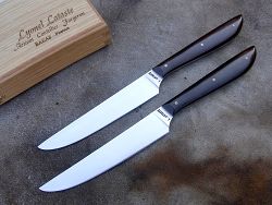 Couteaux de table L.LATASTE coffret 2 pièces manches en ébène avec lames en acier inoxydable.