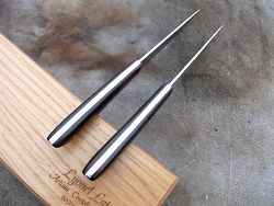 Couteaux de table L.LATASTE, présentation des deux guillochages différents.